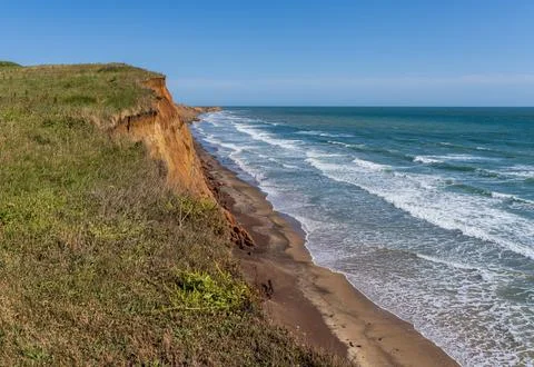 Eroding cliffs into the ocean in Compton Bay on the Isle of Wight Foto stock