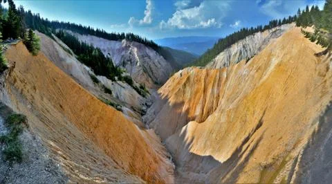 Eroding mountain in Ruginoasa hole, Apuseni mountains, Romania Foto stock