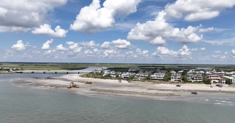 Erosion is mitigated by sand dune replenishment near beach homes 動画素材 254798093