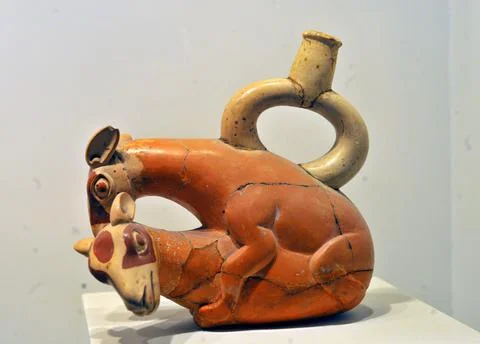 moche pottery llama