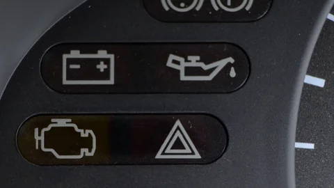 ERROR indicator check engine on car dashboard. Vídeos de archivo 102610769