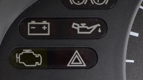 ERROR indicator check engine on car dashboard. Vídeos de archivo 102610902