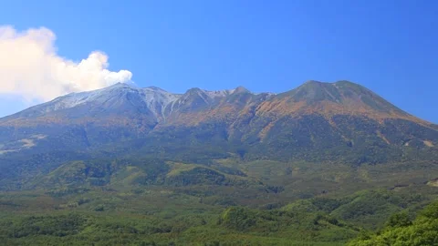 Erupting Mount Ontake Видео 330474661