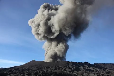 Eruption of ash cloud from Mount Bromo volcano, Tengger Caldera, Java, 스톡 사진