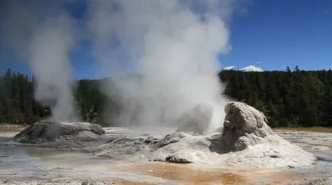 Eruption of Grotto Geyser Видео 59540226
