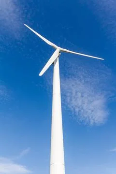  Erzeugung von Strom mittels Windkraft - Anlage für erneuerbare Energien W.. Stock Photos