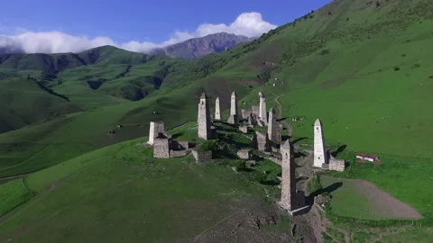 Erzi (Erzee) unique monuments of architecture towers in the Caucasus mountains 库存影片 231027564