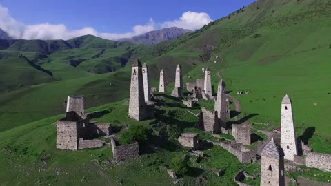 Erzi (Erzee) unique monuments of architecture towers in the Caucasus mountains Stockbeeldmateriaal 231027858