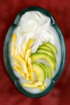 Es Teler, Es Teller 77, Es Campur, Indonesian Fruit Cocktail Soup with Avoc.. Foto stock