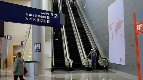 Escalator in Airport Video stock 107690763