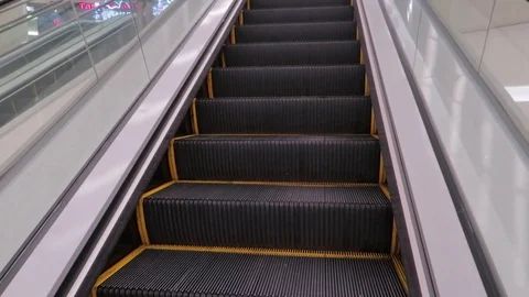 Escalator at the airport. Stock-Footage 115545874