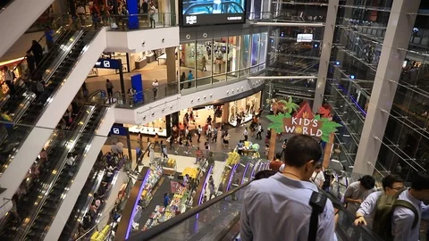 Escalator and people passing in a big round square at a mall. Stock Footage 122640448