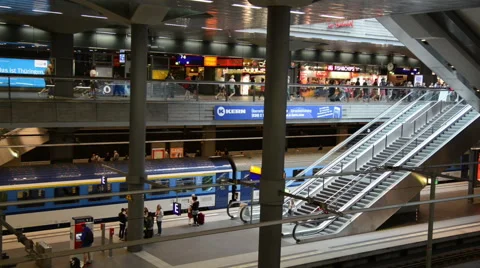 Escalator and shops in Berlin central railway station Stock Footage 41802083