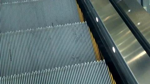 Escalator in building Video stock 77633394