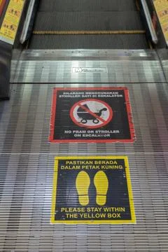Escalator at building 库存照片