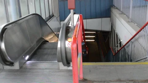 Escalator 動画素材 135509910