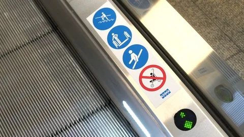 Escalator FULL HD. Video stock 88681995