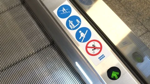 Escalator FULL HD. Video stock 88696393