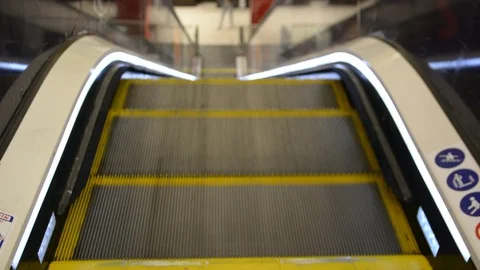 Escalator in motion, close up point of view, reversible and loopable Видео 102192713