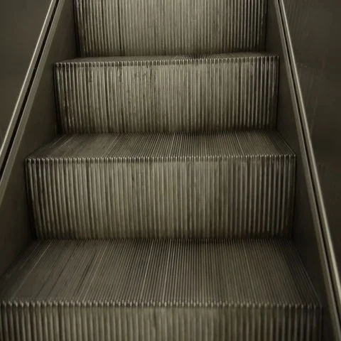 Escalator moving up to end Video stock 69588276