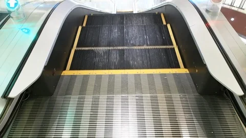 Escalator moving up 스톡 동영상 85744430