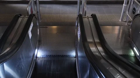 Escalator ride downward in a semi-close environment. 스톡 동영상 249709796