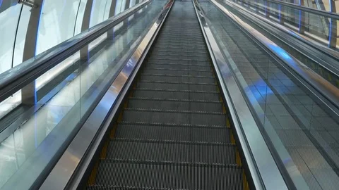 Escalator in shopping center Video stock 77652716