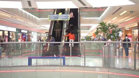 Escalator in the shopping center. Stock Footage 170115237