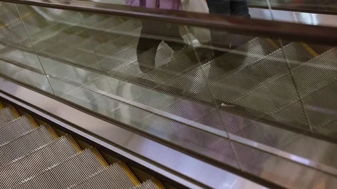 Escalator at shopping centre Video stock 83932780