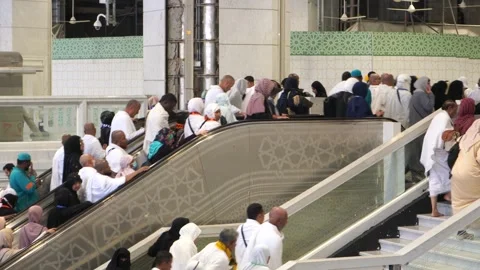 The escalator stairs to the upper and lower floors of the Grand or GreaMosque. Stock Footage 277104465