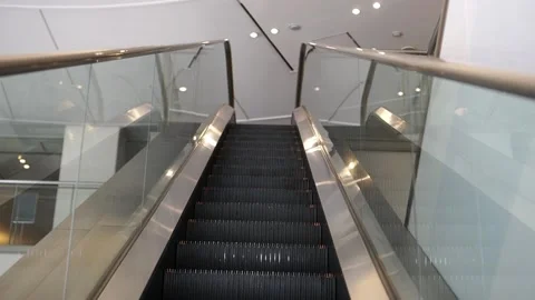 Escalator in Tokyo in Slow motion 스톡 동영상 238501586