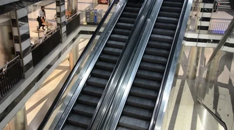 Escalator, travellers/ DSC 0005 Video stock 45559544
