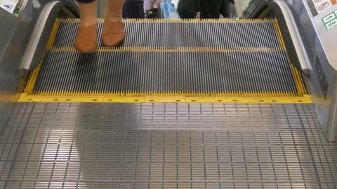Escalator upward Vidéo 113579431