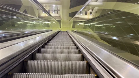 Escalators up Stockbeeldmateriaal 318099751