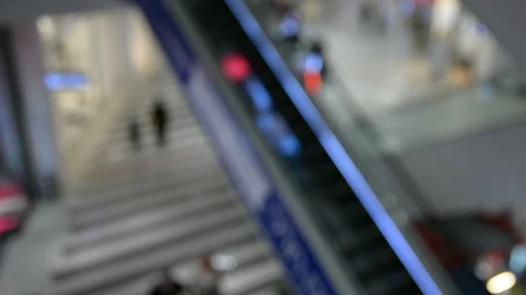 Escalators in the mall unfocused  Видео 105346246
