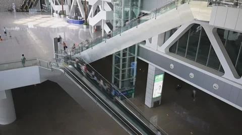Escalators in railway station Stock Footage 8562761