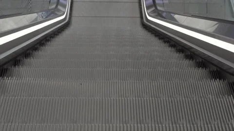 Escalators running down Stockbeeldmateriaal 307840345