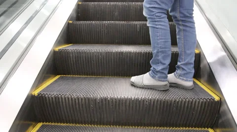 Escalators running Vídeo Stock 34402293