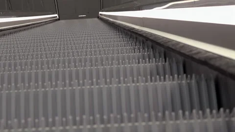 Escalators running up 库存影片 307840478