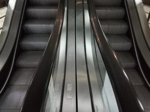 Escalators in a shopping complex Fotos Stock