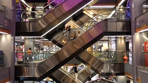 Escalators in shopping mall Stock-Footage 133170677