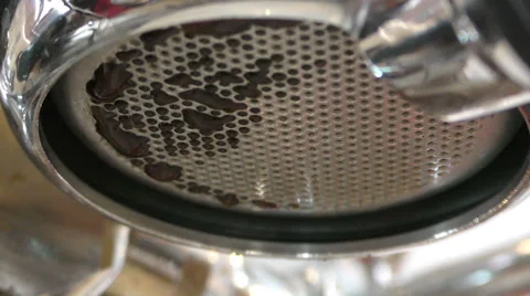Espresso brewing closeup in 4K 스톡 동영상 52104564
