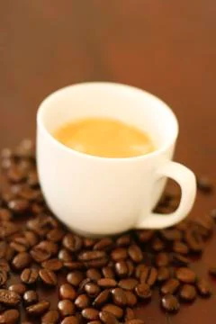 Espresso in cup surrounded by coffee beans. Foto stock
