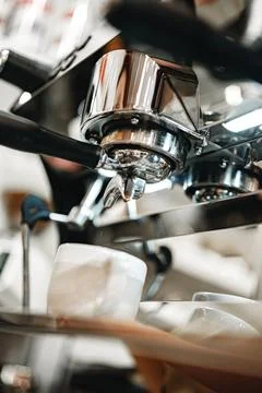 Espresso machine in action brewing coffee at a busy cafe in morning light Foto stock