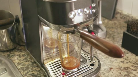 Espresso machine brewing a perfect crema coffee shot Stock-Footage 331066824