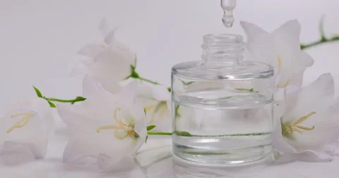 Essential Oil Product. Perfumery. Drops falling from cosmetic pipette to bottle Vídeos de archivo 147999341