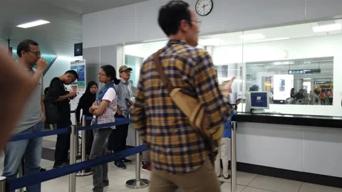 Established Shot of Queue People Buying MRT Tickets Video stock 132075299
