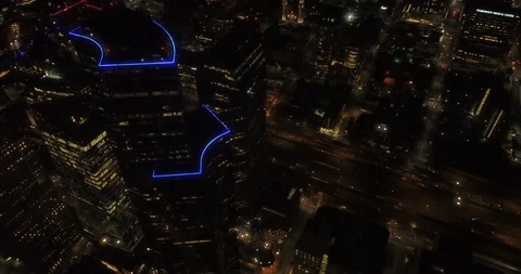 Establishing aerial drone footage of Seattle at Night. Vidéo 120415853