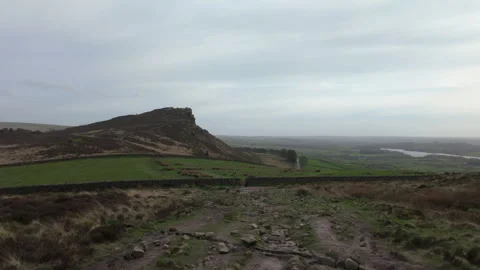 Establishing shot of Hen Cloud at The Roaches in the Peak District National.. 스톡 동영상 274102870