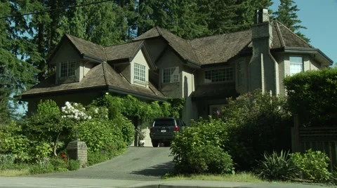 Establishing shot of house Video stock 52912728